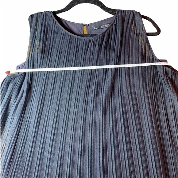 Zara basic collection pleated dress with slits - Picture 10 of 10